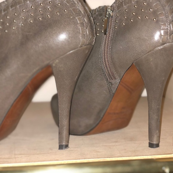ENZO ANGIOLINI TAUPE STUDDED BOOTIES - Picture 3 of 6